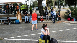 Une deuxième journée de fausses alertes dans les aéroports français, 18 interpellations