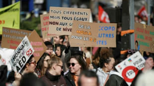 Education: le public dans la rue, le privé dans le viseur de députés