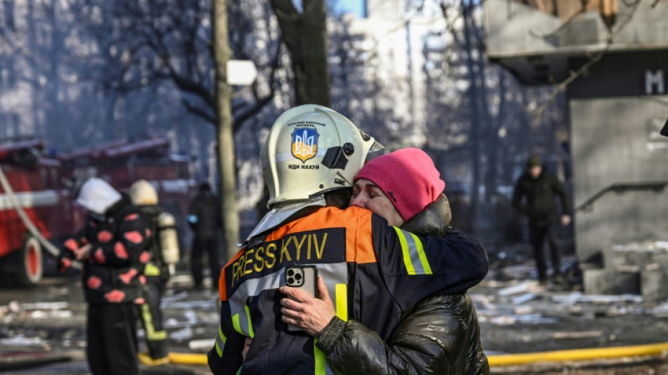 El cotidiano combate por sobrevivir a los bombardeos rusos sobre Kiev