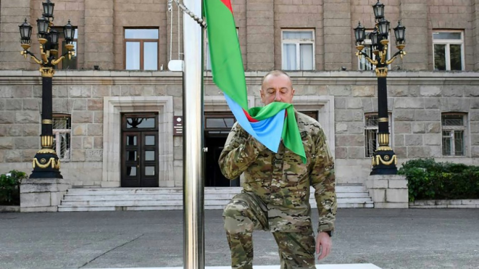 Alijew hisst aserbaidschanische Flagge in Hauptstadt von Bergkarabach 