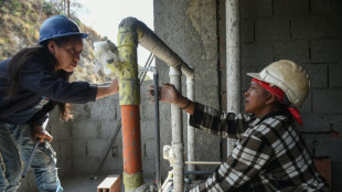 "Hemos roto paradigmas": venezolanas construyen un edificio para sus familias