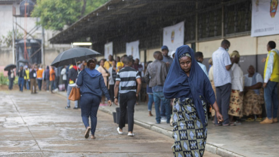  Moçambique abre votação para eleger presidente e Parlamento em clima de tensão 