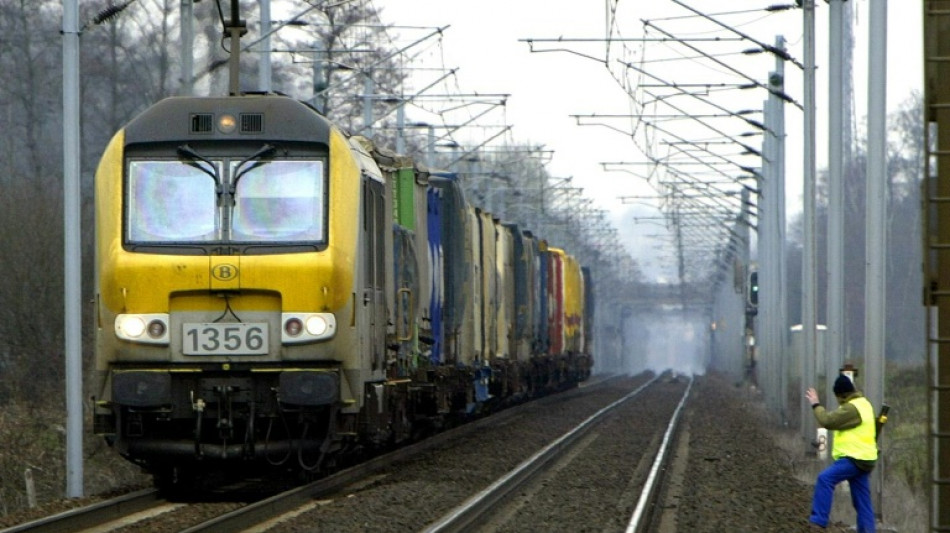 Menaces d'attentats sur le réseau SNCF: ouverture du procès du "groupe AZF"