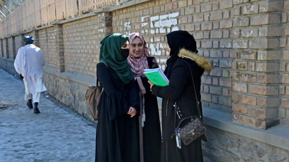 Afghanistan: réouverture des universités publiques, avec peu d'étudiantes