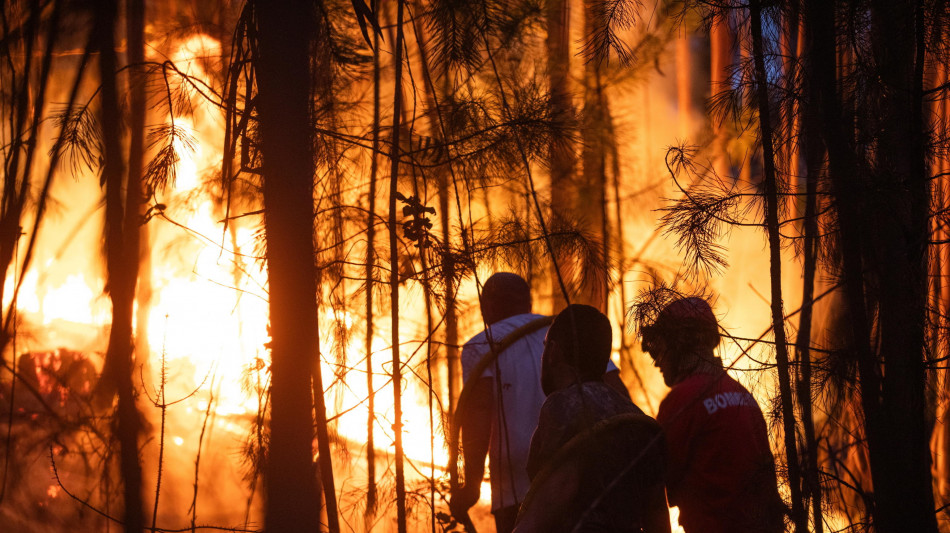  La California continua a bruciare, 'fiamme fuori controllo' 