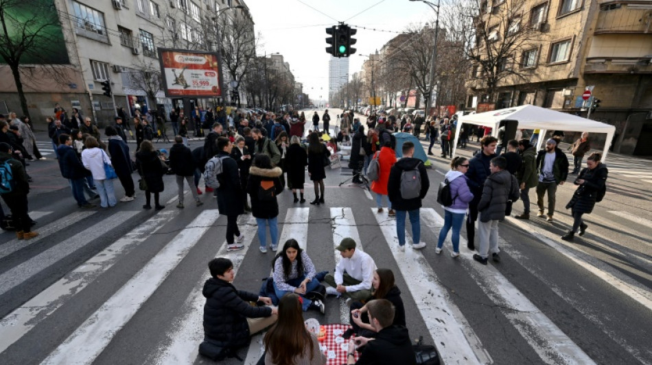 Hunderte blockieren in Belgrad Verkehr aus Protest gegen mutmaßlichen Wahlbetrug