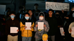 Manifestantes se enfrentan a policías en Cantón, megaciudad del sur de China