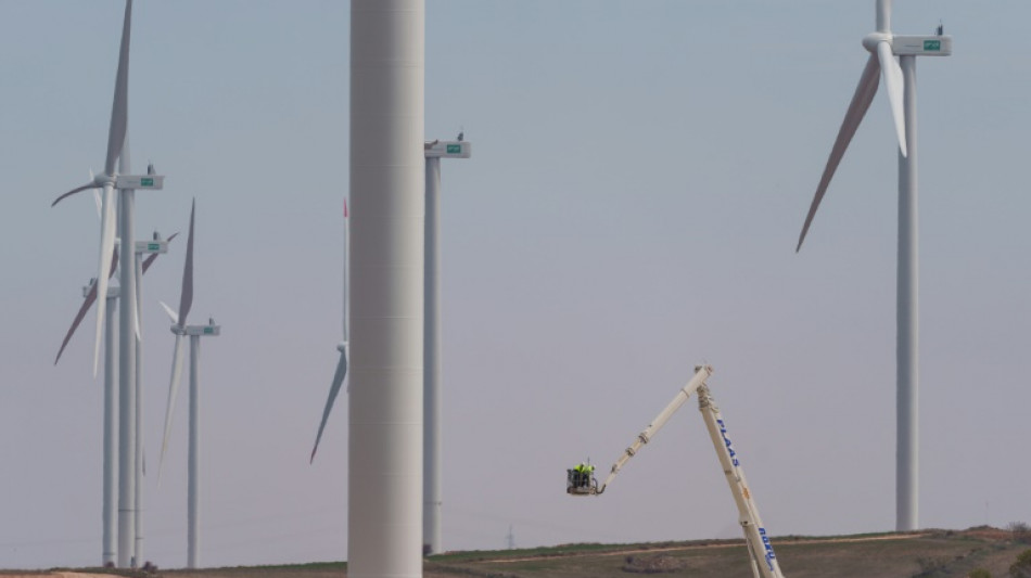 La demande mondiale d'électricité ralentit, plus de renouvelables mais aussi de charbon