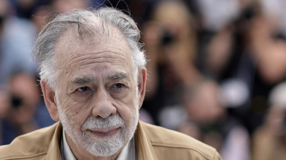 Una comparsa smentisce il video indecente di Coppola sul set