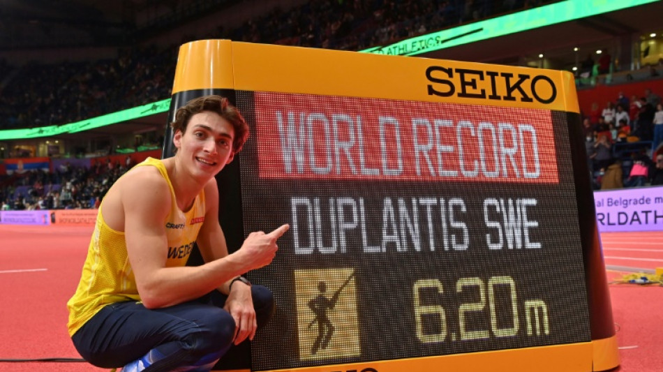 Athlétisme: Armand Duplantis améliore son record du monde du saut à la perche (6,20 m) et s'offre le titre mondial en salle 