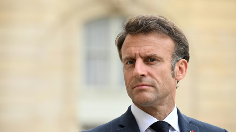 Macron officialise "sa main tendue" aux partis, la gauche s'indigne