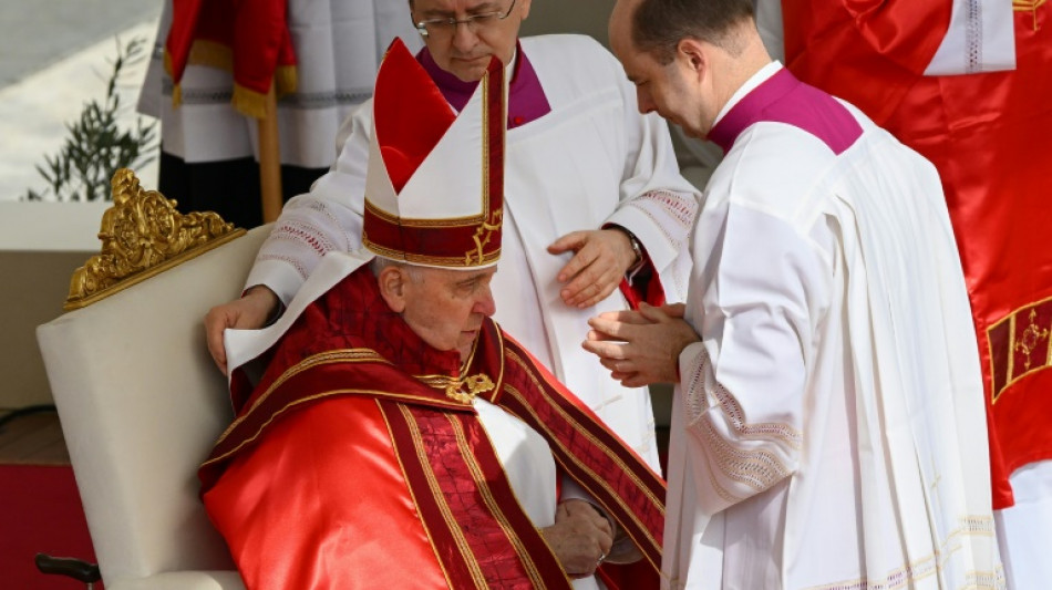 Pope thanks well-wishers after illness, as he kicks off Easter week