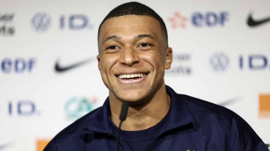 Foot: Mbappé affirme n'avoir "rien à annoncer" concernant son avenir