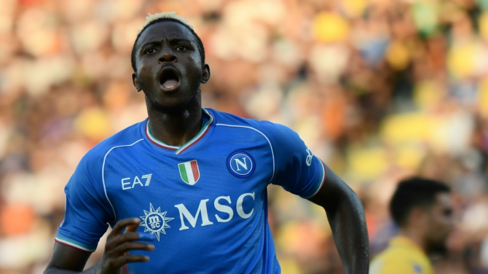 Atacante nigeriano Victor Osimhen renova com o Napoli até 2026