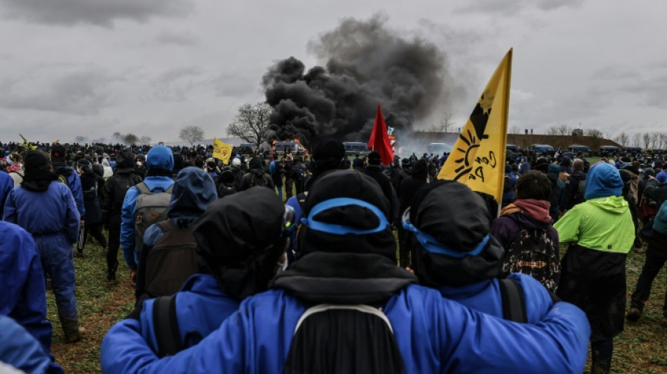 Francia investiga el caso de un hombre herido en una protesta contra un embalse