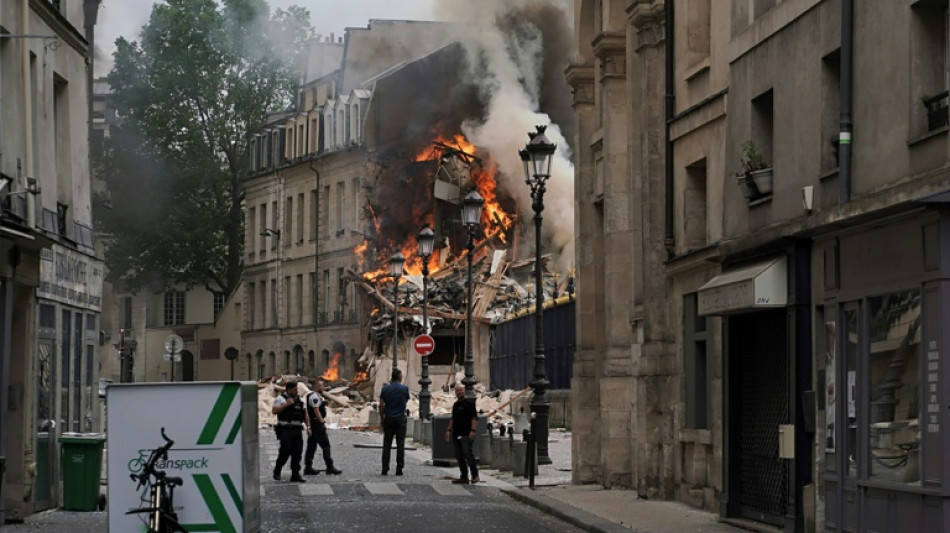 Au moins quatre blessés graves dans l'effondrement d'un immeuble à Paris