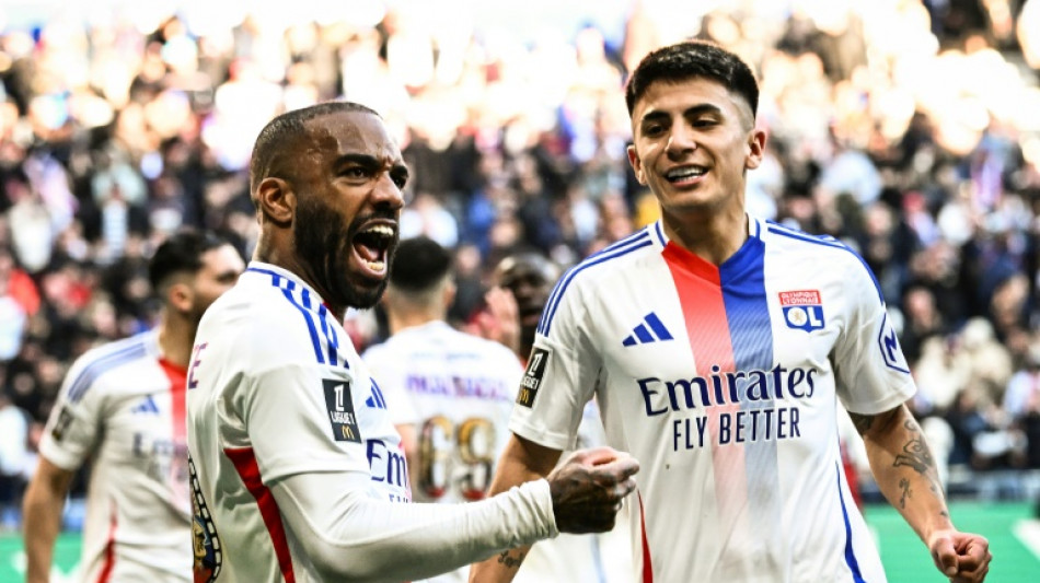 Ligue 1: avec un doublé, Lacazette libère Lyon