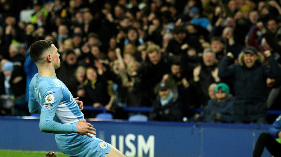 Lampard fumes as Man City survive Everton scare