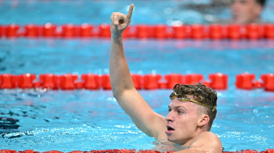 JO: doublé historique pour Marchand, Seine d'or et de bronze pour les triathlètes