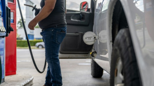 Insistió en pagar su refresco en la gasolinera que atracó en España