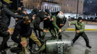 Catastrophe ferroviaire en Grèce: audition reportée du chef de gare, nouvelles manifestations