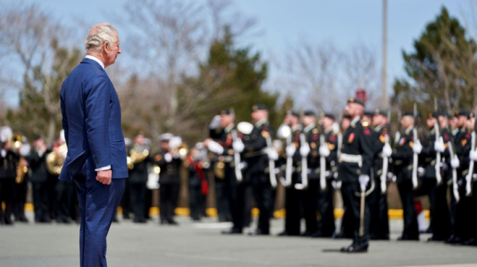 Le prince Charles et son épouse Camilla débutent leur visite au Canada