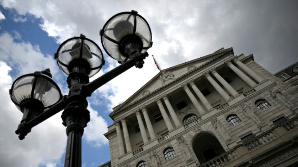 BoE freezes rate, rules out cuts any time soon