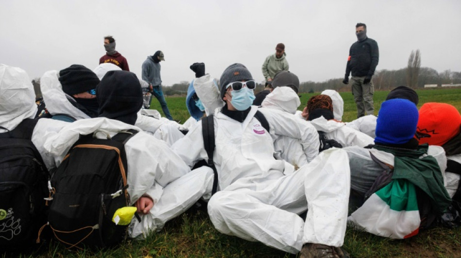 Belgique : action de militants écologistes contre un centre logistique et un aéroport