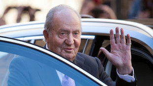 Juan Carlos I inicia un breve regreso a España cargado de polémica