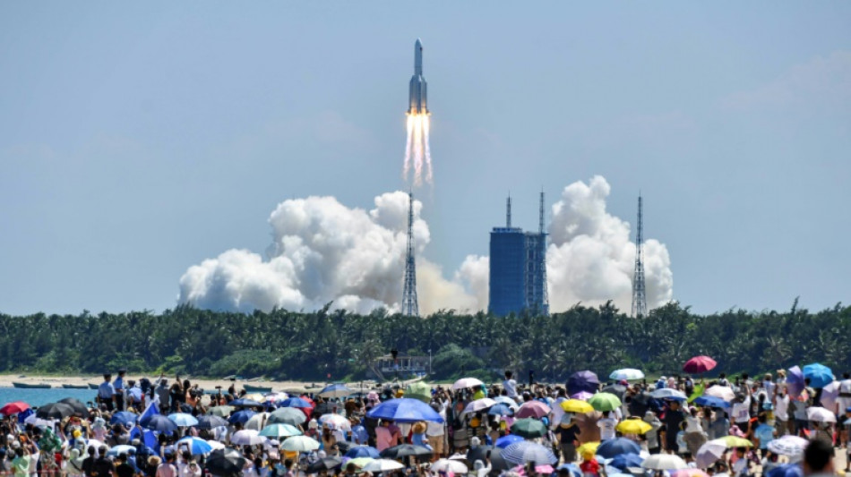 Astronautas chinos entran en el segundo módulo de su estación espacial