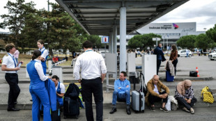 Des aéroports régionaux évacués après "des menaces d'attentat" 