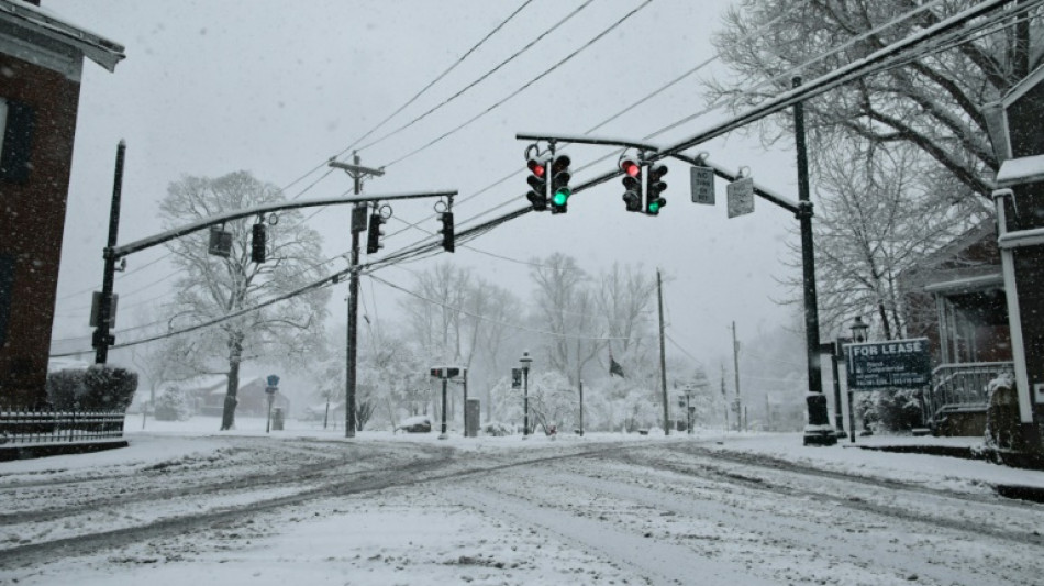 Nueva York amanece cubierto de nieve