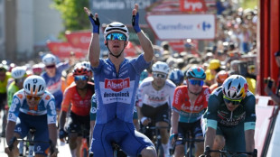 Tour d'Espagne: Groves remporte la deuxième étape au sprint, Van Aert maillot rouge