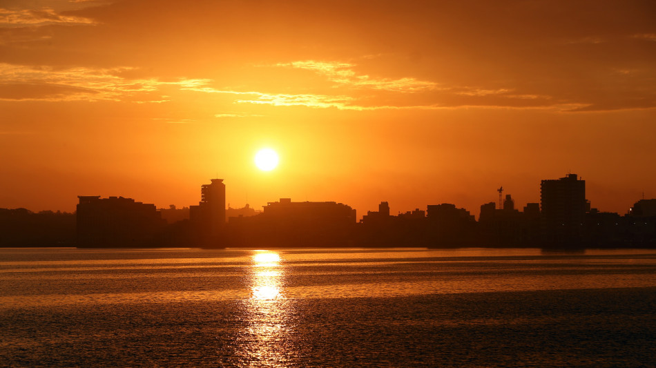 Nuovi blackout a Cuba, spenta quasi una lampadina su tre