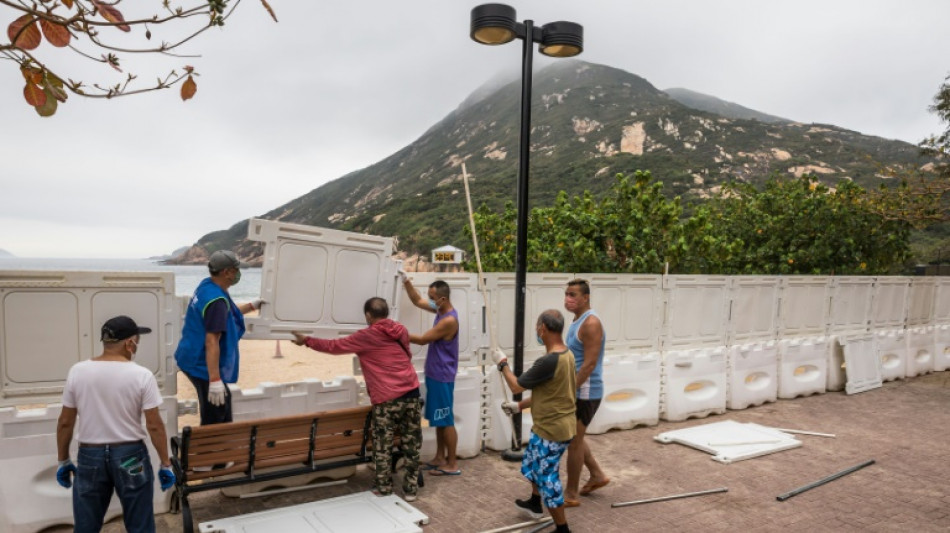 Covid: Hong Kong envisage d'assouplir les mesures face à la lassitude des habitants