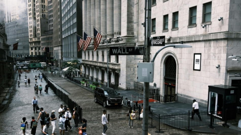 Wall Street clôture en ordre dispersé autour de l'équilibre en attendant l'inflation