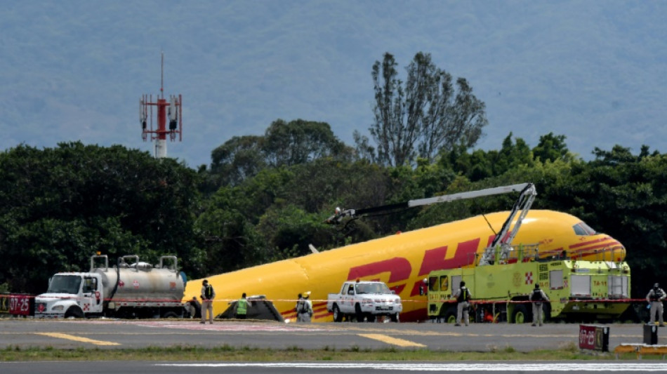 Frachtflugzeug bricht bei Notlandung in Costa Rica entzwei