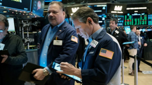 Hésitante, Wall Street évolue légèrement dans le vert à l'ouverture