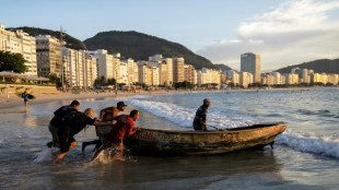 A Copacabana, plage emblématique de Rio, les pêcheurs artisanaux en quête de relève