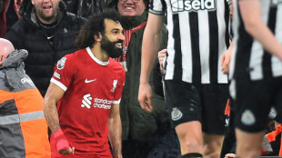 Liverpool vence Newcastle (4-2) com dois de Salah e amplia liderança no Inglês