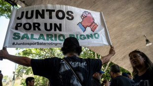 "Anunciaron la muerte del salario": rechazan política de bonos en Venezuela