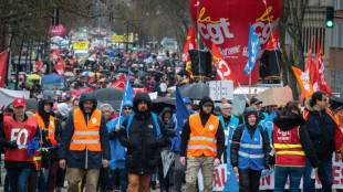 Retraites: dans la rue pour la 7e fois, les syndicats appellent Macron à "consulter le peuple"