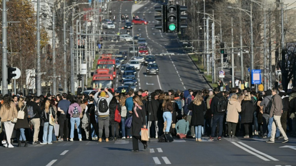 Wegen Wahlbetrugsvorwürfen: Protestierende beginnen Straßenblockade in Belgrad