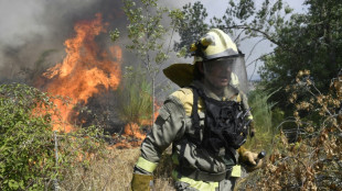 El gran incendio de Valencia resiste a la lluvia y a los bomberos