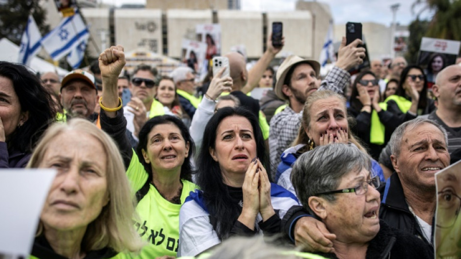 Tearful reunions as Hamas, Israel complete second swap under Gaza truce