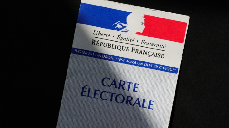 Frankreichs Rechtspopulisten eine Woche vor Parlamentswahl deutlich vorn