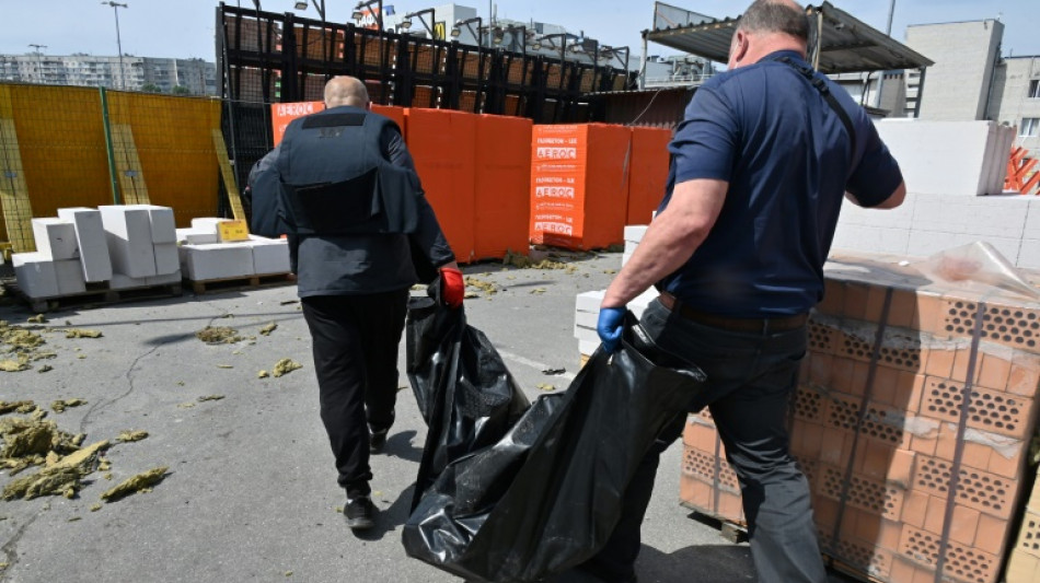 Mindestens 16 Tote bei Angriff auf Baumarkt in ukrainischer Stadt Charkiw