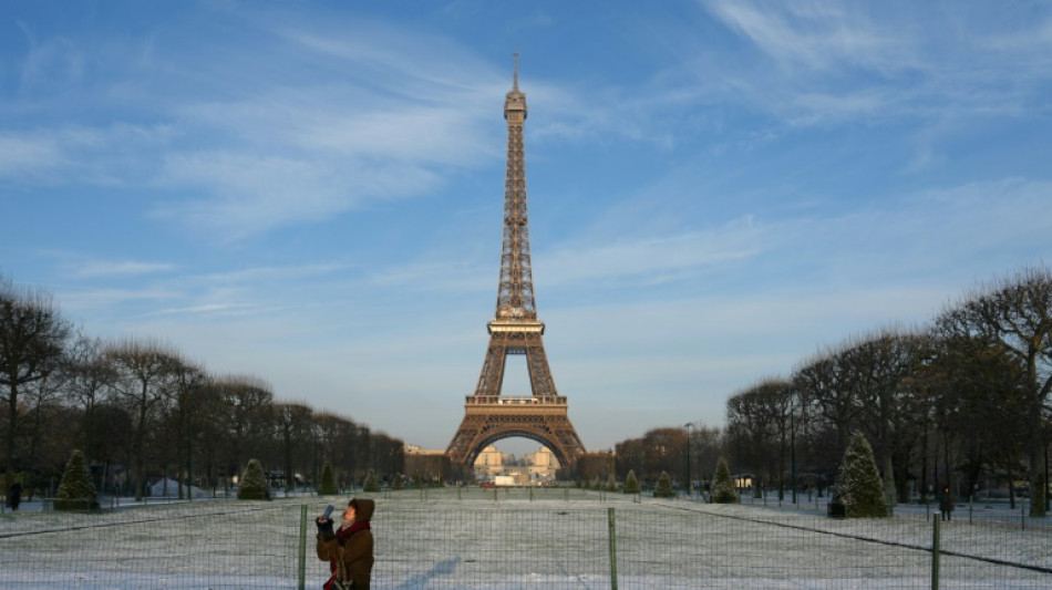 Les chutes de neige perturbent les transports dans le nord de la France