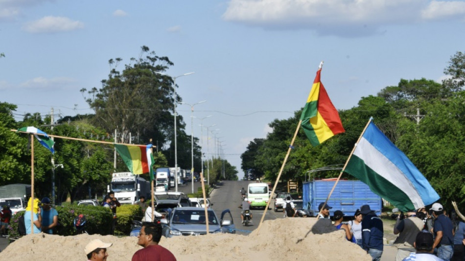 La escasez de productos en una ciudad boliviana en protesta causa alarma