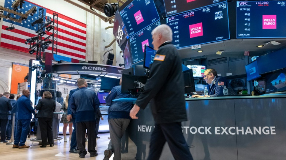 Wall Street ouvre en léger rebond pour terminer la semaine